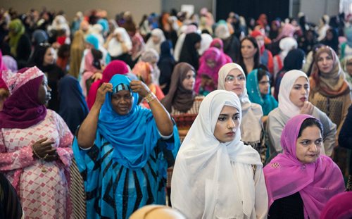 DAVID LIPNOWSKI / WINNIPEG FREE PRESS

Attendees prior to EID prayers at the RBC Convention Centre for the end of Ramadan Sunday June 25, 2017.