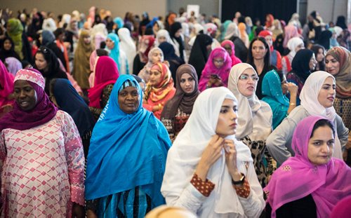 DAVID LIPNOWSKI / WINNIPEG FREE PRESS

Attendees prior to EID prayers at the RBC Convention Centre for the end of Ramadan Sunday June 25, 2017.