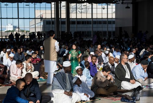 DAVID LIPNOWSKI / WINNIPEG FREE PRESS

Attendees prior to EID prayers at the RBC Convention Centre for the end of Ramadan Sunday June 25, 2017.