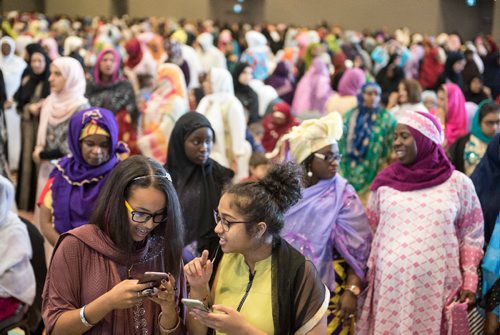 DAVID LIPNOWSKI / WINNIPEG FREE PRESS

Attendees prior to EID prayers at the RBC Convention Centre for the end of Ramadan Sunday June 25, 2017.