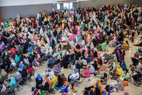 DAVID LIPNOWSKI / WINNIPEG FREE PRESS

Attendees prior to EID prayers at the RBC Convention Centre for the end of Ramadan Sunday June 25, 2017.