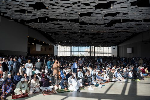 DAVID LIPNOWSKI / WINNIPEG FREE PRESS

Attendees prior to EID prayers at the RBC Convention Centre for the end of Ramadan Sunday June 25, 2017.