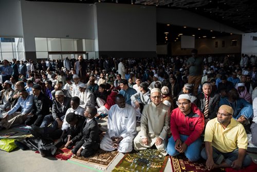 DAVID LIPNOWSKI / WINNIPEG FREE PRESS

Attendees prior to EID prayers at the RBC Convention Centre for the end of Ramadan Sunday June 25, 2017.