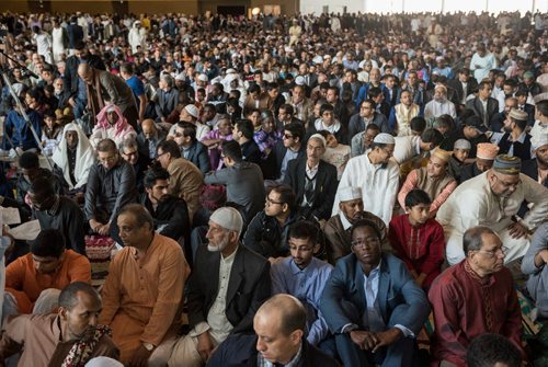 DAVID LIPNOWSKI / WINNIPEG FREE PRESS

Attendees prior to EID prayers at the RBC Convention Centre for the end of Ramadan Sunday June 25, 2017.