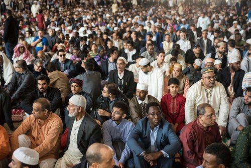 DAVID LIPNOWSKI / WINNIPEG FREE PRESS

Attendees prior to EID prayers at the RBC Convention Centre for the end of Ramadan Sunday June 25, 2017.