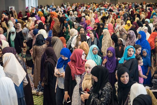 DAVID LIPNOWSKI / WINNIPEG FREE PRESS

Attendees prior to EID prayers at the RBC Convention Centre for the end of Ramadan Sunday June 25, 2017.