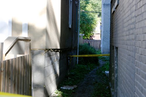 JUSTIN SAMANSKI-LANGILLE / WINNIPEG FREE PRESS
A Winnipeg Police Forensics investigator inspects a crime scene in an ally way behind properties on Sherbrooke and Maryland streets in the city's West End Monday. Police were called to the area late Sunday night after reports of gunfire.
170626 - Monday, June 26, 2017.