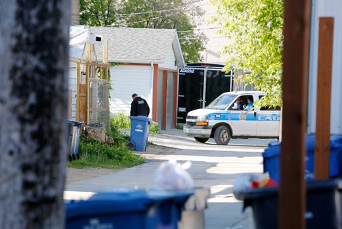 JUSTIN SAMANSKI-LANGILLE / WINNIPEG FREE PRESS
A Winnipeg Police Forensics investigator inspects a crime scene in an ally way behind properties on Sherbrooke and Maryland streets in the city's West End Monday. Police were called to the area late Sunday night after reports of gunfire.
170626 - Monday, June 26, 2017.