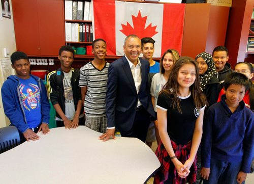 BORIS MINKEVICH / WINNIPEG FREE PRESS
of Louis Riel School Division Superintendent Duane Brothers with a grade 7/8 class from St. George school in St. Vital. GORD SINCLAIR JR. STORY. June 27, 2017
