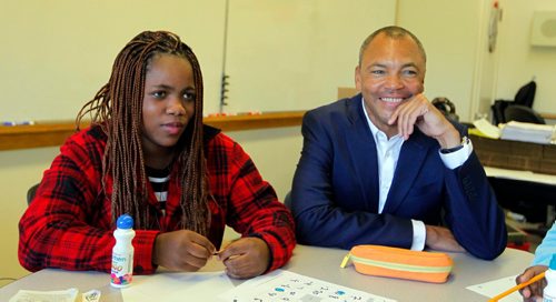 BORIS MINKEVICH / WINNIPEG FREE PRESS
of Louis Riel School Division Superintendent Duane Brothers with a class from St. George school in St. Vital. Here he talks to a grade 7/8 girl named Dami Ogunsolu, left, She is from Africa. GORD SINCLAIR JR. STORY. June 27, 2017
