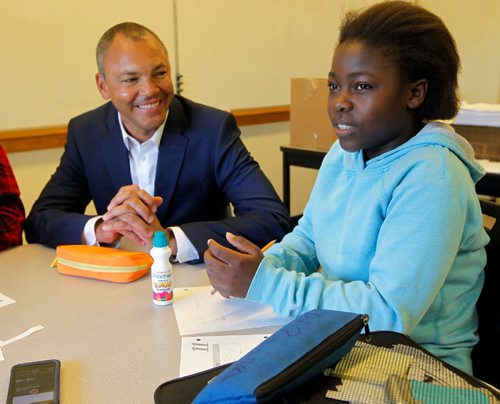 BORIS MINKEVICH / WINNIPEG FREE PRESS
of Louis Riel School Division Superintendent Duane Brothers with a class from St. George school in St. Vital. Here he talks to a grade 7/8 girl named Ungwa Mbekalo, right. She is from Africa. GORD SINCLAIR JR. STORY. June 27, 2017
