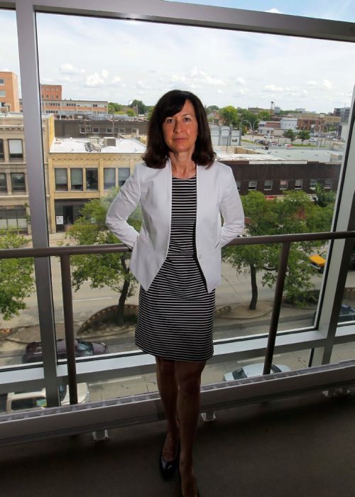 BORIS MINKEVICH / WINNIPEG FREE PRESS
Karen Dunlop, chairperson of the WRHA board poses for a photo at Winnipeg Regional Health Authority, 650 Main St.  Larry Kusch story. June 29, 2017
