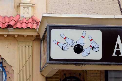 BORIS MINKEVICH / WINNIPEG FREE PRESS
FILE PHOTOS - Academy Uptown Lanes. Bowling lanes that are shutting down. Interesting features on the building. June 29, 2017
