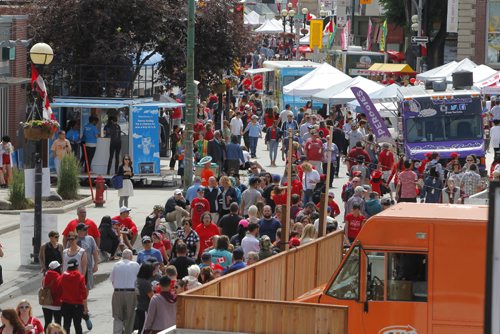 BORIS MINKEVICH / WINNIPEG FREE PRESS
Osborne Village Canada Day street festival was packed with people. July 1, 2017

