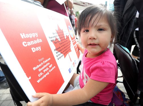 TREVOR HAGAN / WINNIPEG FREE PRESS
Janessa Roulette, 2, holding a sign with O Canada lyrics during Canada Day and Canada 150 celebrations at the skate park at The Forks, Saturday, July 1, 2017.