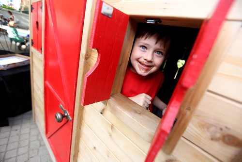 TREVOR HAGAN / WINNIPEG FREE PRESS
Nelson Martin, 5, in a playhouse during Canada Day and Canada 150 celebrations at The Forks, Saturday, July 1, 2017.