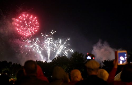 TREVOR HAGAN / WINNIPEG FREE PRESS
Fireworks display to conclude Canada Day and Canada 150 celebrations at The Forks, Saturday, July 1, 2017.