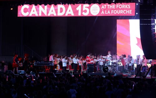 TREVOR HAGAN / WINNIPEG FREE PRESS
The WSO performs during Canada Day and Canada 150 celebrations at The Forks, Saturday, July 1, 2017.