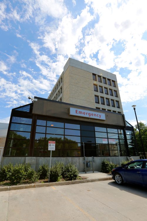 JUSTIN SAMANSKI-LANGILLE / WINNIPEG FREE PRESS
The entrance to the Emergency Room at Victoria Hospital is seen Monday. The ER at Victoria is one of the ERs that may be closed in the future.
170703 - Monday, July 03, 2017.