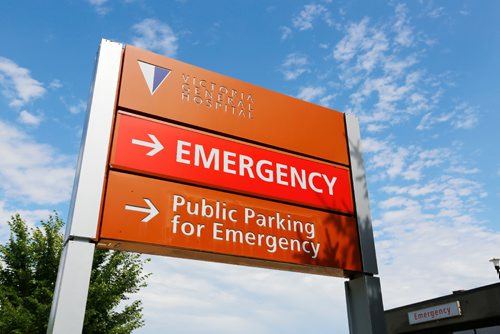 JUSTIN SAMANSKI-LANGILLE / WINNIPEG FREE PRESS
The sign directing patients to the Emergency Room at Victoria Hospital is seen Monday. The ER at Victoria is one of the ERs that may be closed in the future.
170703 - Monday, July 03, 2017.
