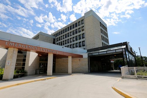 JUSTIN SAMANSKI-LANGILLE / WINNIPEG FREE PRESS
The entrance to the Emergency Room at Victoria Hospital is seen Monday. The ER at Victoria is one of the ERs that may be closed in the future.
170703 - Monday, July 03, 2017.