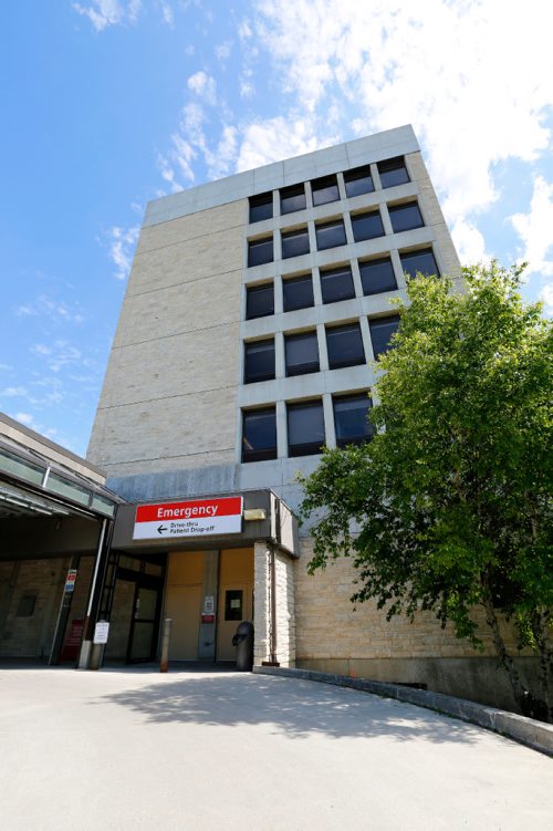 JUSTIN SAMANSKI-LANGILLE / WINNIPEG FREE PRESS
The entrance to the Emergency Room at Victoria Hospital is seen Monday. The ER at Victoria is one of the ERs that may be closed in the future.
170703 - Monday, July 03, 2017.