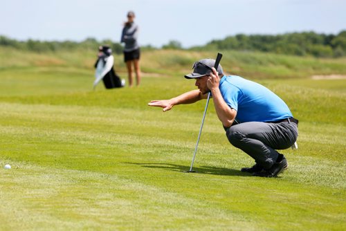 JUSTIN SAMANSKI-LANGILLE / WINNIPEG FREE PRESS
Drew Jones form Brandon, MB sights in his next shot Monday at Southwood Golf and Country Club during qualification for the Players Cup.
170703 - Monday, July 03, 2017.