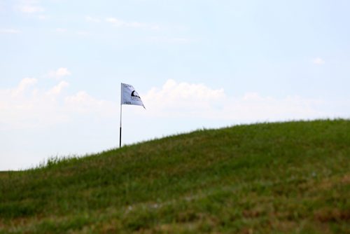 JUSTIN SAMANSKI-LANGILLE / WINNIPEG FREE PRESS
A hole marker flag waves in the wind Monday at Southwood  Golf and Country Club. The club hosted qualifications for the Players Cup.
170703 - Monday, July 03, 2017.