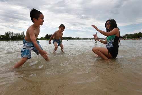 JOHN WOODS / WINNIPEG FREE PRESS
Drayton and Noah Glendenning splash their mum Grace at Bird's Hill Park beach Monday, July 3, 2017.

