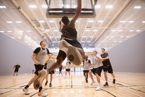 JOHN WOODS / WINNIPEG FREE PRESS
Emmanuel Adesida of the Manitoba boys U17 basketball team attempts the two pointer from behind during practise at the Sport For Life Centre Tuesday, July 4, 2017
