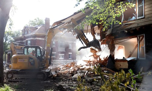 WAYNE GLOWACKI / WINNIPEG FREE PRESS

Demolition began Tuesday on the row of 4 houses on Roslyn Rd.including the 109 year old Dennistoun House to make way for a seven-storey, 77-unit residential apartment tower. July 5  2017

