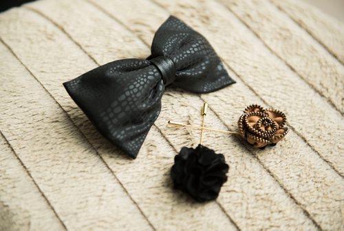 DAVID LIPNOWSKI / WINNIPEG FREE PRESS


Guylain Nkongolo owner of Lula Nga (left) with his brother-in-law and co-founder Kenan Kamanga (right) pose for photographs Wednesday July 5, 2017.

They run a local business that specializes in one-of-a-kind bowties, pocket squares and flower pins that reflect the culture of Guylain's home country, Congo. 
