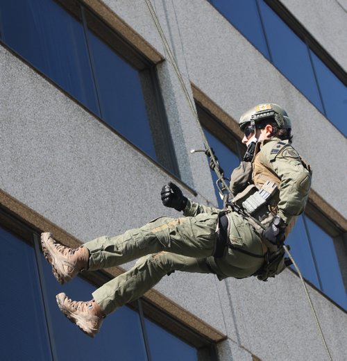 JOE BRYKSA / WINNIPEG FREE PRESSAs part of Canada 150 celebrations RCMP D Division Headquarters invited the public to come and view, meet their Manitoba RCMP and have a chance to view RCMP equipment and see demonstrations- RCMP Emergency Response Member repels from the roof of D Division headquarters during open house  -  July 07 , 2017 -( Standup Photo)