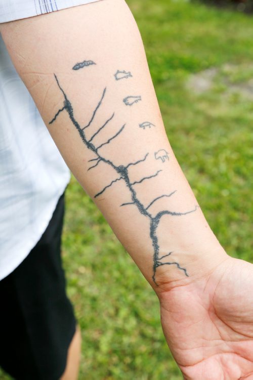 JUSTIN SAMANSKI-LANGILLE / WINNIPEG FREE PRESS
Niigaan Sinclair, acting head of the University of Manitoba's Department of Native Studies shows off his tattoo depicting the Selkirk Treaty map.
170710 - Monday, July 10, 2017.