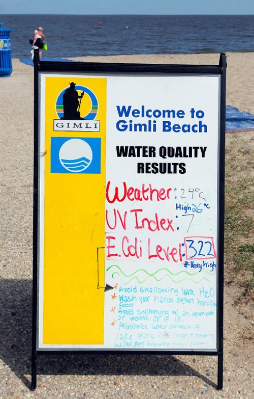 BORIS MINKEVICH / WINNIPEG FREE PRESS
GIMLI, MB - Beach advisory signs posted on Gimli Beach on Lake Winnipeg. E.coli levels are high there.  July 10, 2017
