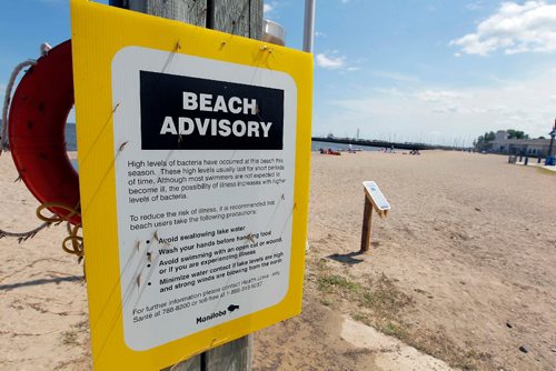 BORIS MINKEVICH / WINNIPEG FREE PRESS
GIMLI, MB - Beach advisory signs posted on Gimli Beach on Lake Winnipeg. E.coli levels are high there.  July 10, 2017
