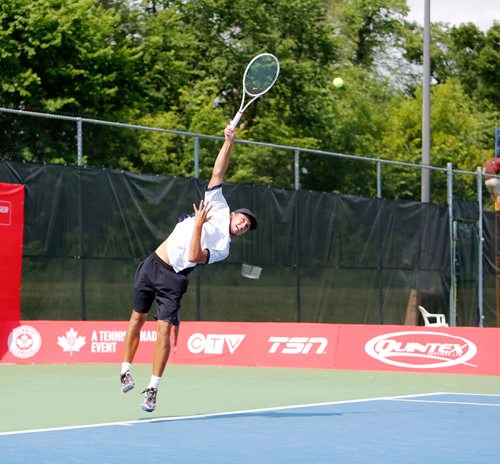 JUSTIN SAMANSKI-LANGILLE / WINNIPEG FREE PRESS
American Connor Farren serves at the National Bank Challenger Monday.
170710 - Monday, July 10, 2017.