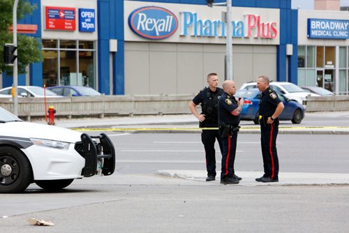 JUSTIN SAMANSKI-LANGILLE / WINNIPEG FREE PRESS
Police secure the scene in front of a gas station at the corner of Maryland and Portage. Bloody paper towels and a black shirt were seen beside a red SUV in the gas station parking lot.
170711 - Tuesday, July 11, 2017.