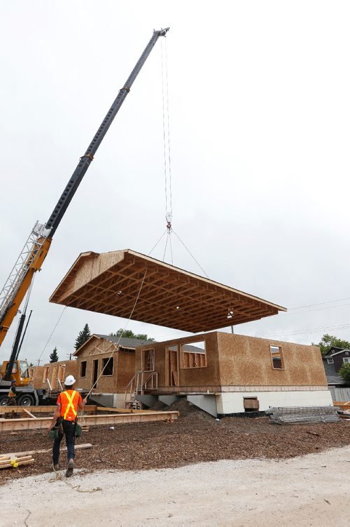 JOHN WOODS / WINNIPEG FREE PRESS
Construction crews raise the roofs on twenty homes at the Habitat For Humanity build on Lyle Street Tuesday, July 11, 2017.