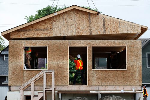 JOHN WOODS / WINNIPEG FREE PRESS
Construction crews raise the roofs on twenty homes at the Habitat For Humanity build on Lyle Street Tuesday, July 11, 2017.