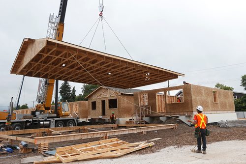 JOHN WOODS / WINNIPEG FREE PRESS
Construction crews raise the roofs on twenty homes at the Habitat For Humanity build on Lyle Street Tuesday, July 11, 2017.