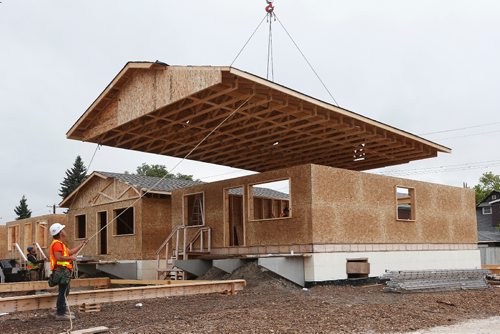 JOHN WOODS / WINNIPEG FREE PRESS
Construction crews raise the roofs on twenty homes at the Habitat For Humanity build on Lyle Street Tuesday, July 11, 2017.