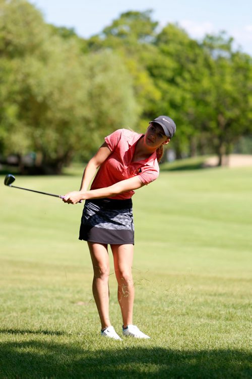 JUSTIN SAMANSKI-LANGILLE / WINNIPEG FREE PRESS
Bobbi Uhl chips the ball at the Junior Golf Championship held at Rossmere Golf and Country Club Thursday.
170713 - Thursday, July 13, 2017.