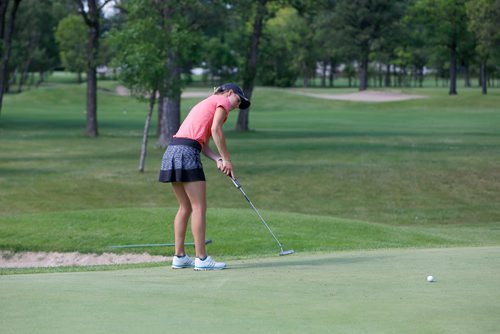 JUSTIN SAMANSKI-LANGILLE / WINNIPEG FREE PRESS
Bobbi Uhl putts at the Junior Golf Championship held at Rossmere Golf and Country Club Thursday.
170713 - Thursday, July 13, 2017.