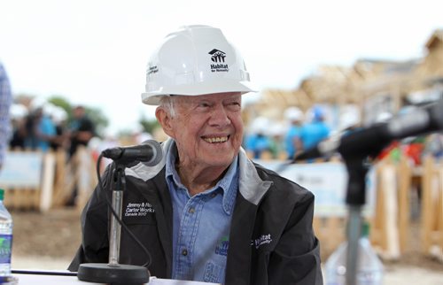 RUTH BONNEVILLE / WINNIPEG FREE PRESS

Former U.S. president Jimmy Carter is in good spirits as he smiles while being interviewed by Free Press columnist Melissa Martin at the Carter Habitat for Humanity work project site Friday afternoon.  
July 14, 2017