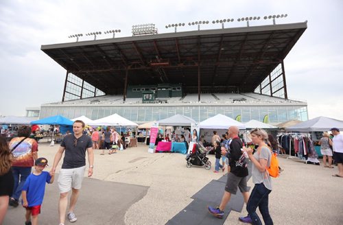 TREVOR HAGAN / WINNIPEG FREE PRESS 
The first Manitoba Night Market at the Assiniboia Downs, Sunday, July 16, 2017.