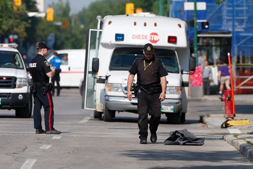 JOHN WOODS / WINNIPEG FREE PRESS
Police investigate an MVC with a cyclist or pedestrian at the intersection of Carlton St and St Mary Ave Monday, July 17, 2017.