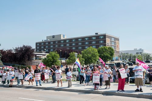 DAVID LIPNOWSKI / WINNIPEG FREE PRESS

CUPE Members protest budget cuts outside of Grace Hospital Tuesday July 18, 2017. The event was organized by CUPE Local 1599, representing health-care support staff at the hospital.