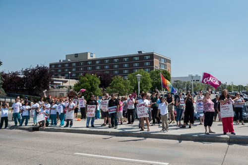 DAVID LIPNOWSKI / WINNIPEG FREE PRESS

CUPE Members protest budget cuts outside of Grace Hospital Tuesday July 18, 2017. The event was organized by CUPE Local 1599, representing health-care support staff at the hospital.