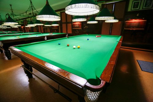 JUSTIN SAMANSKI-LANGILLE / WINNIPEG FREE PRESS
A billiards table is seen inside the billiards lounge of the Manitoba Club. The billiards club has around 60 members, some of whom have competed professionally on the world stage.
170718 - Tuesday, July 18, 2017.